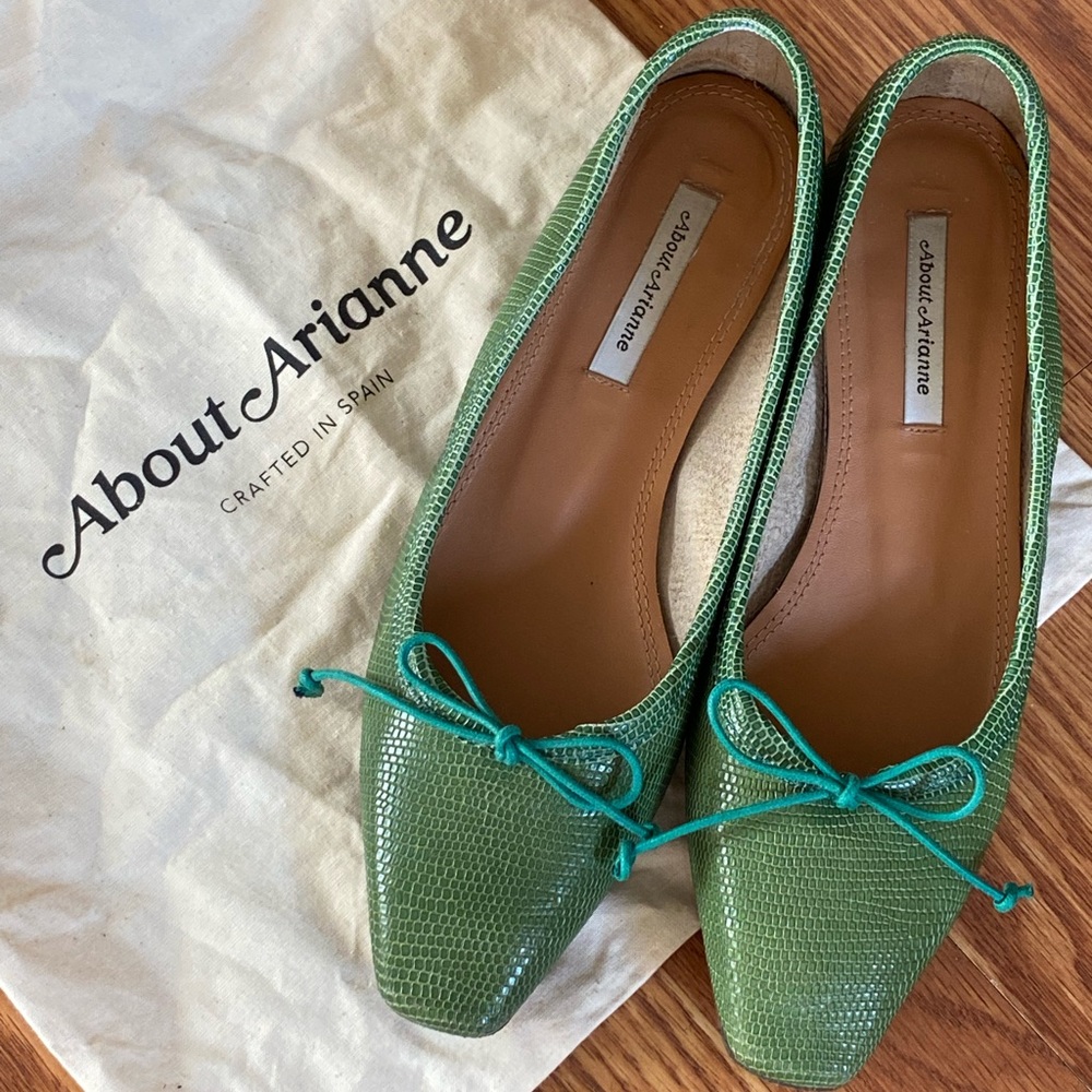 About Arianne Mina Leaf View 2